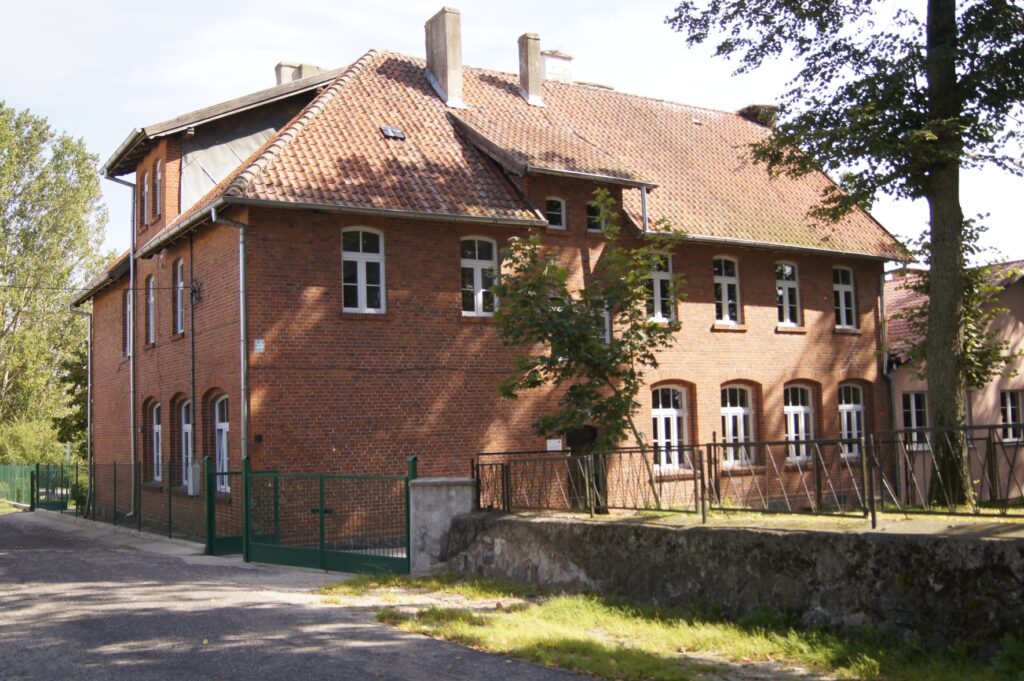 Zdjęcie budynku Szkoły Podstawowej im. Kardynała Stefana Wyszyńskiego w Runowie