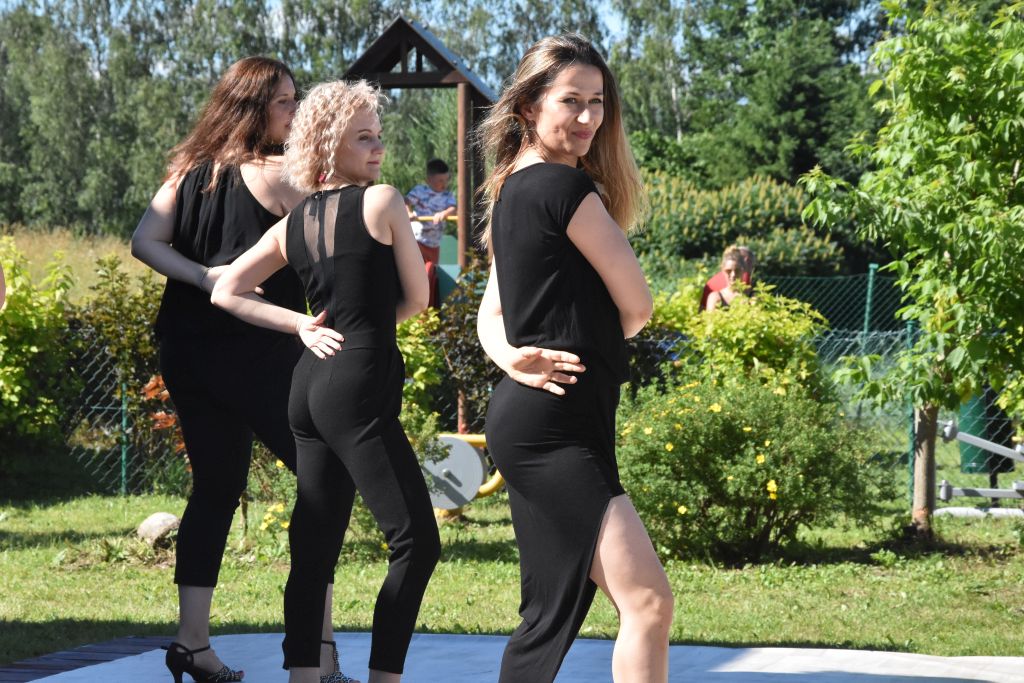 Festiwal Ziół w Blankach występ Latino Ladies Natural Dance Aleksandry Jaworskiej – Kokot