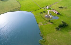 Zdjęcie z lotu ptaka, widok na agroturystykę