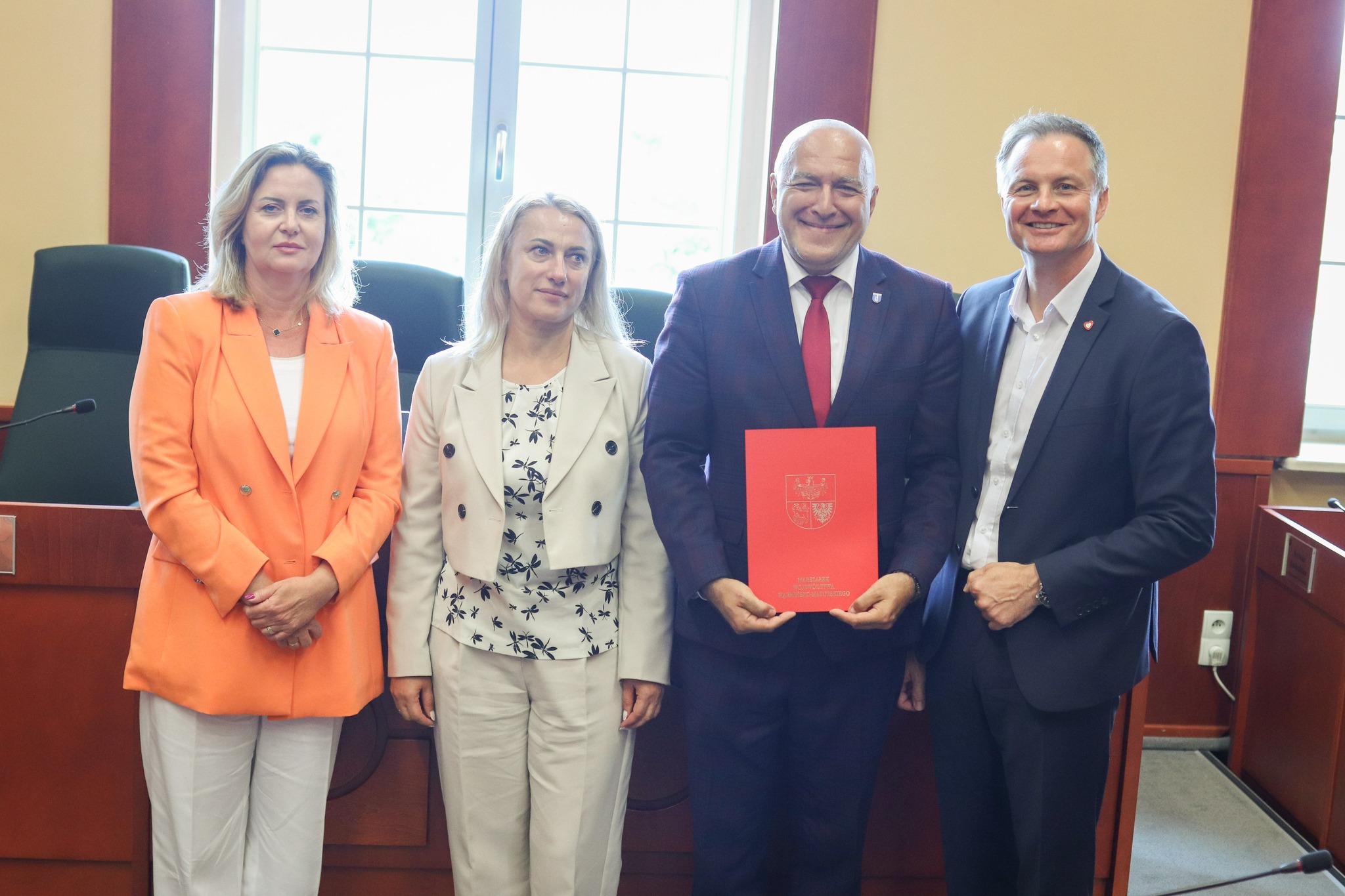 podpisanie umowy - Niebiesko - zielone Granty