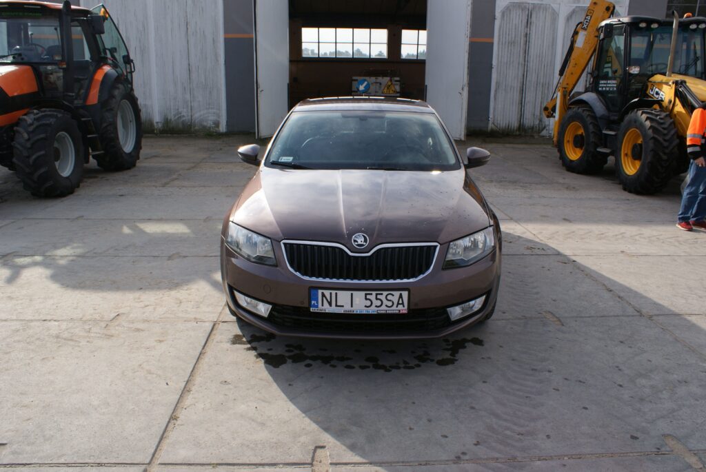 samochód osobowy SKODA OCTAVIA 