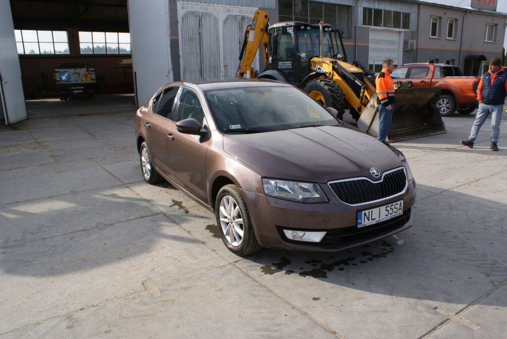 samochód osobowy SKODA OCTAVIA 