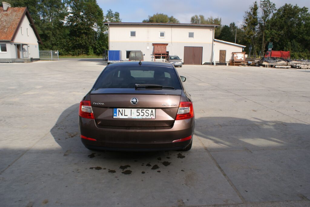 samochód osobowy SKODA OCTAVIA 