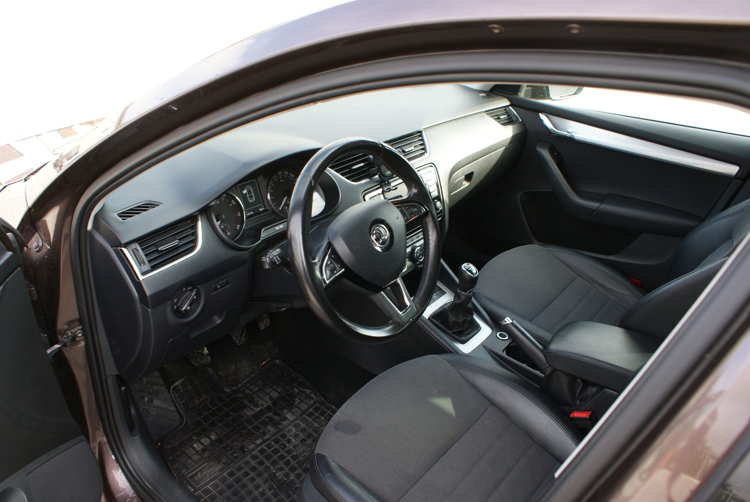 samochód osobowy SKODA OCTAVIA