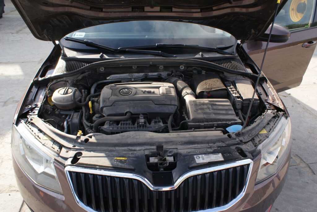 samochód osobowy SKODA OCTAVIA 