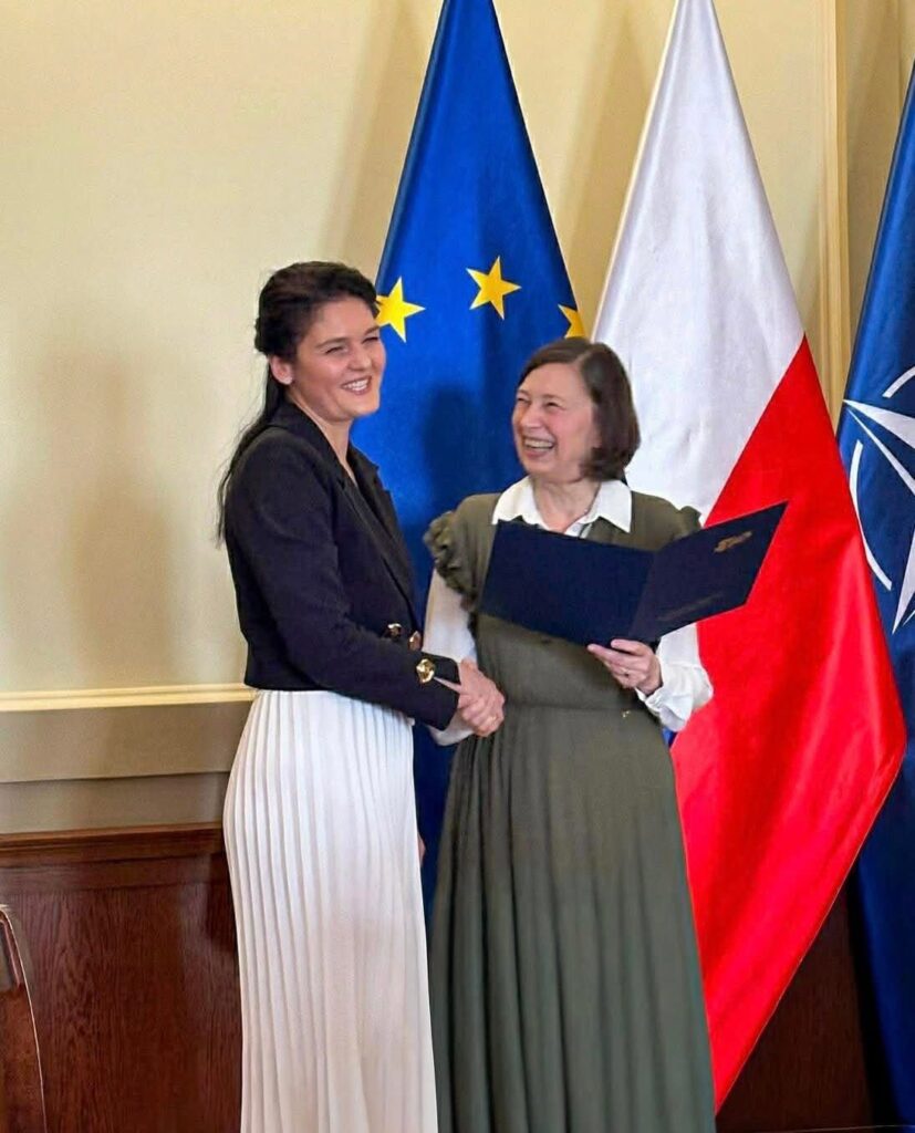 Sylwia Chmura z Panią Kurator